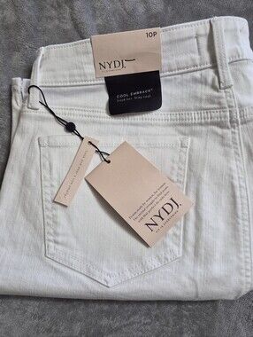 NYDJ White Bermuda Shorts Size 10 Petite NWT Stretch Cotton BLEND